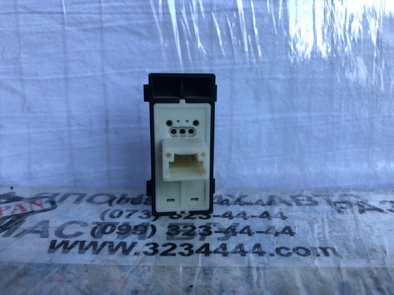 Кнопка центрального замка передняя правая CX-5 (KE) 11-17 2014 Внедорожник 2.5 Кнопка центрального замка передняя правая CX-5 (KE) 11-17 2014 Внедорожник 2.5