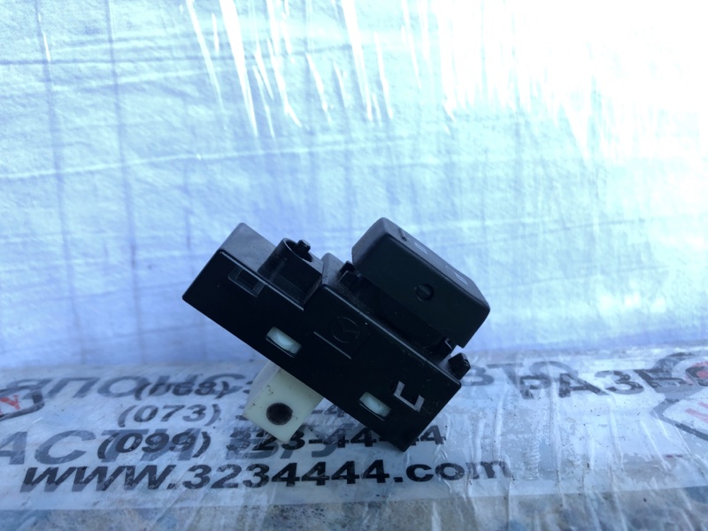 Кнопка центрального замка передняя правая MAZDA CX-5 (KE) 11-17 Внедорожник 2.5 Кнопка центрального замка передняя правая MAZDA CX-5 (KE) 11-17 Внедорожник 2.5