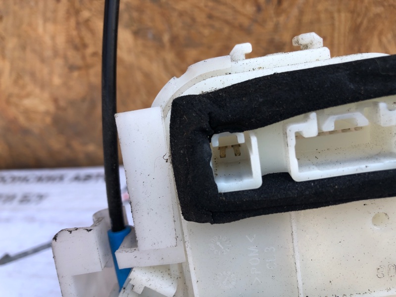 Замок двери передний левый OUTBACK 09-14 BR 2010 2.5 EJ253 Замок двери передний левый OUTBACK 09-14 BR 2010 2.5 EJ253