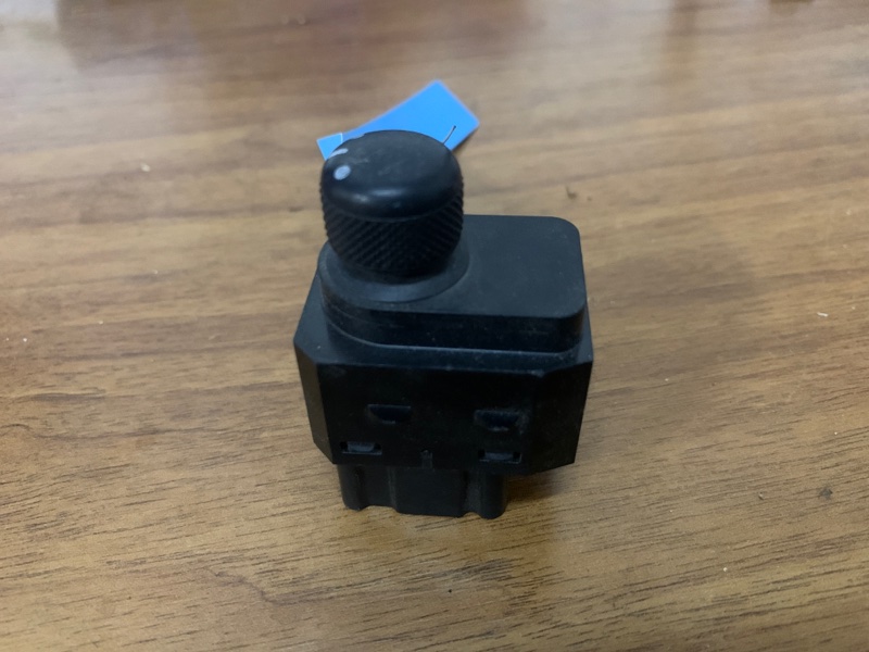 Запчасть блок управления зеркалами SUZUKI SX4 06-13 37950-62J00 Б/У Блок управления зеркалами SUZUKI SX4 06-13 37950-62J00 Б/У