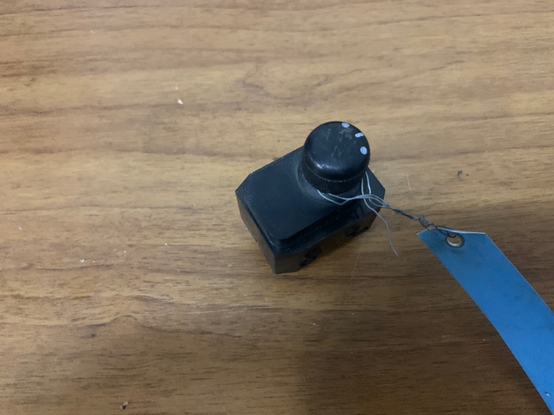 Блок управления зеркалами SUZUKI SX4 06-13 Блок управления зеркалами SUZUKI SX4 06-13