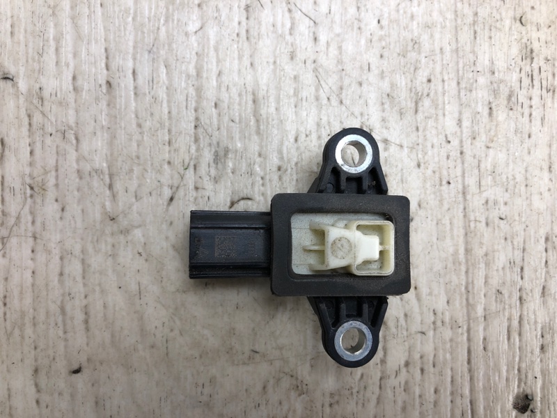Запчасть датчик удара MAZDA 3 BM 13-19 2014 BM 2.0 PE-VPS KD35-57-KC0 Б/У Датчик удара MAZDA 3 BM 13-19 2014 BM 2.0 PE-VPS KD35-57-KC0 Б/У