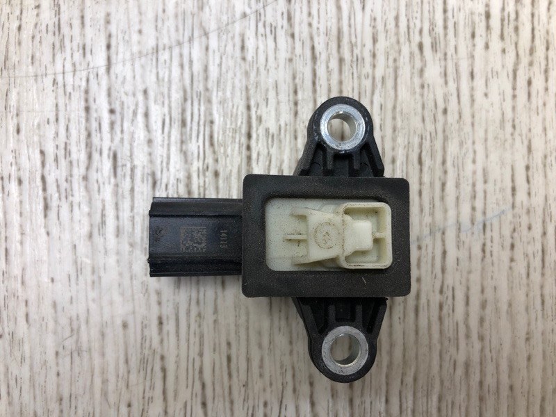 Запчасть датчик удара MAZDA 3 BM 13-19 2014 BM 2.0 PE-VPS KD35-57-KC0 Б/У Датчик удара MAZDA 3 BM 13-19 2014 BM 2.0 PE-VPS KD35-57-KC0 Б/У