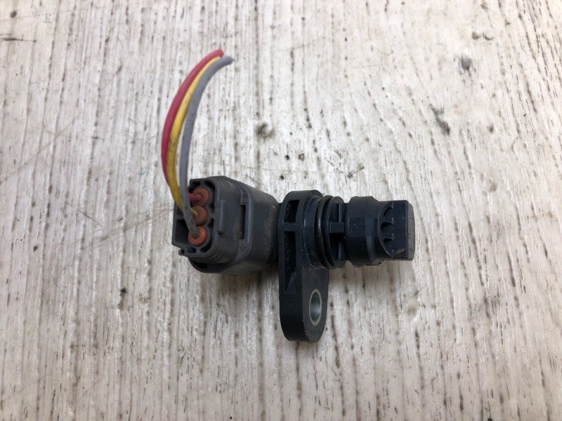 Датчик положения распредвала MAZDA 3 BM 13-19 2014 BM 2.0 PE-VPS PE01-18-230 Б/У