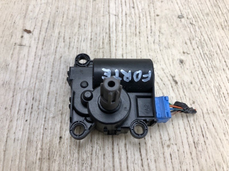 Моторчик заслонки печки KIA FORTE YD 12- 2013 YD 1.8 G4NB 97162-3SAA0 Б/У