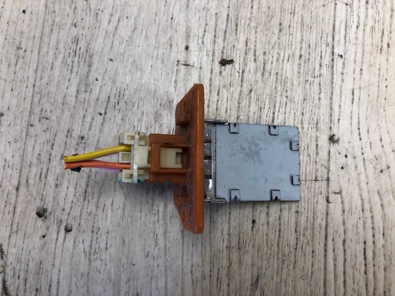 Запчасть резистор печки KIA FORTE YD 12- 2013 YD 1.8 G4NB 97128-3K000 Б/У Резистор печки KIA FORTE YD 12- 2013 YD 1.8 G4NB 97128-3K000 Б/У