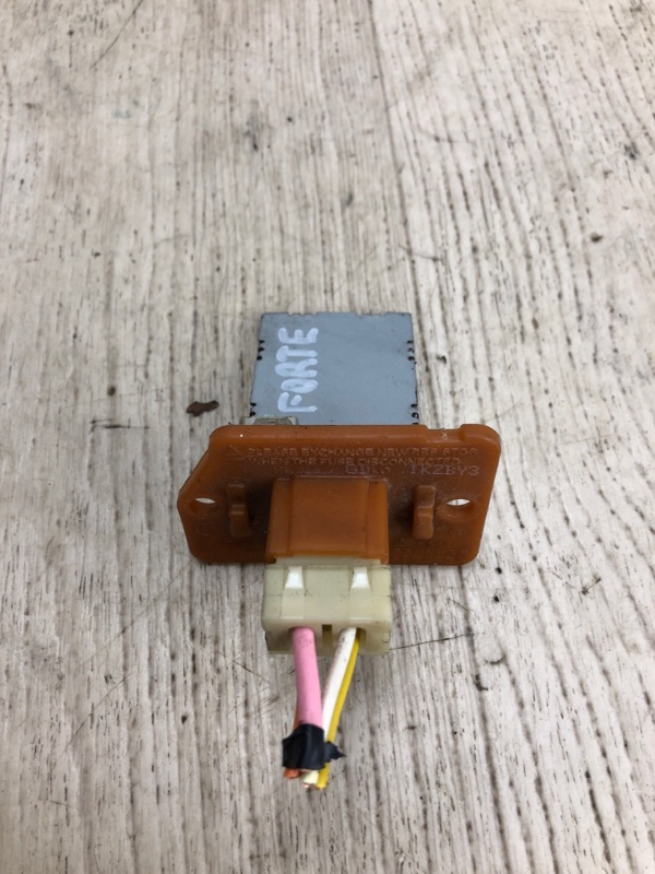 Резистор печки KIA FORTE YD 12- YD 1.8 G4NB Резистор печки KIA FORTE YD 12- YD 1.8 G4NB