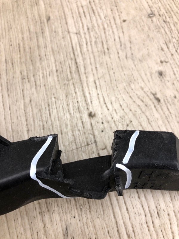 Кронштейн заднего бампера правый FORTE YD 12- 2013 YD 1.8 G4NB