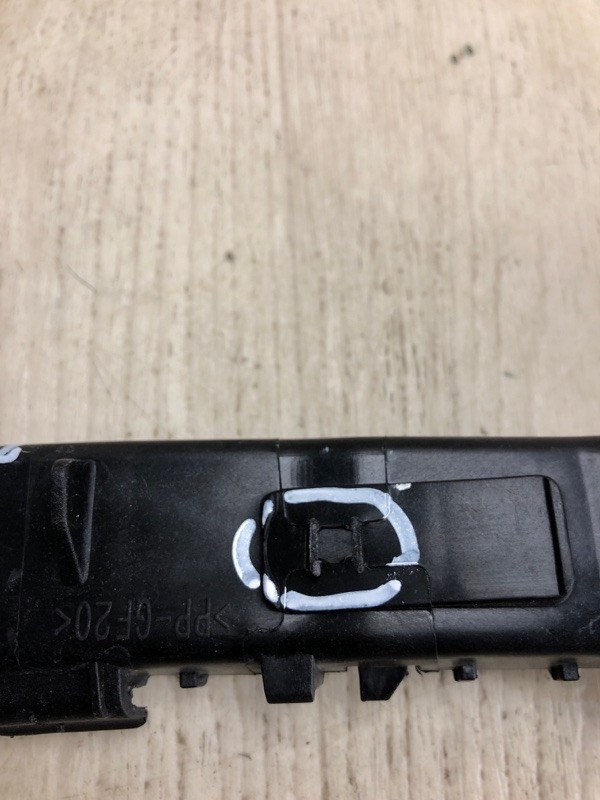 Кронштейн заднего бампера правый FORTE YD 12- 2013 YD 1.8 G4NB