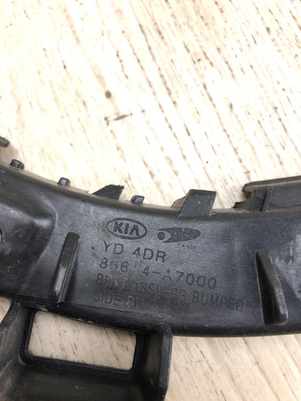 Кронштейн заднего бампера правый FORTE YD 12- 2013 YD 1.8 G4NB