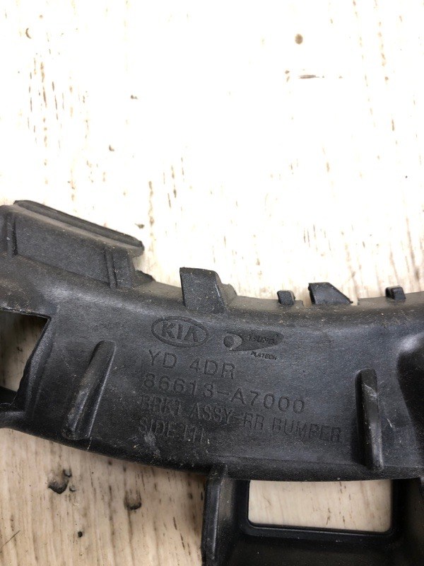 Кронштейн заднего бампера левый FORTE YD 12- 2013 YD 1.8 G4NB