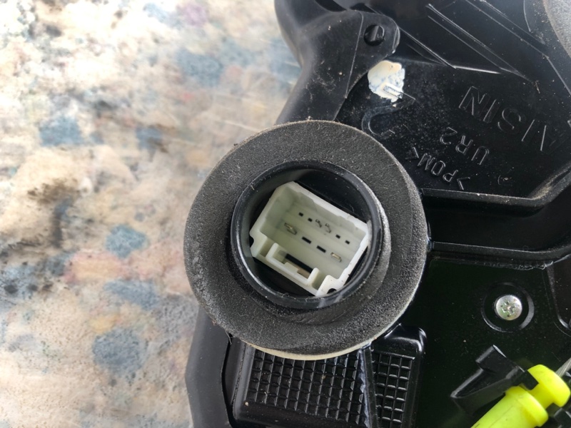 Замок двери передний правый CAMRY 40 06-11 2009 Седан 2.4 2AZFXE