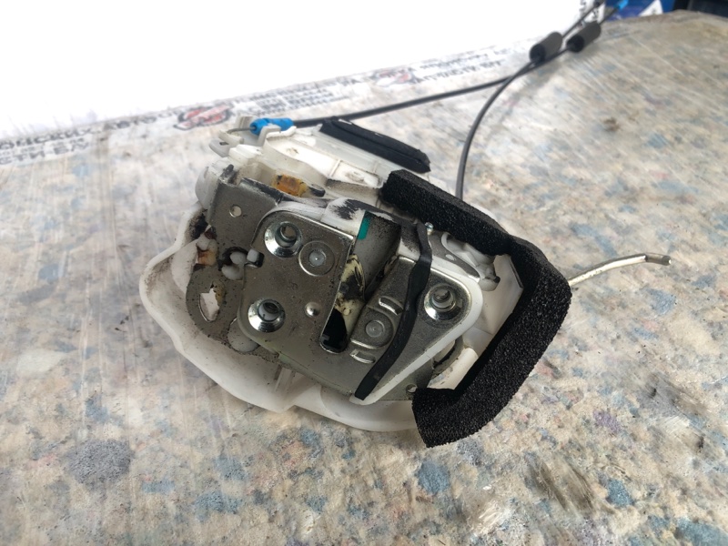 Замок двери передний правый OUTBACK 09-14 BR 2010 2.5 EJ253