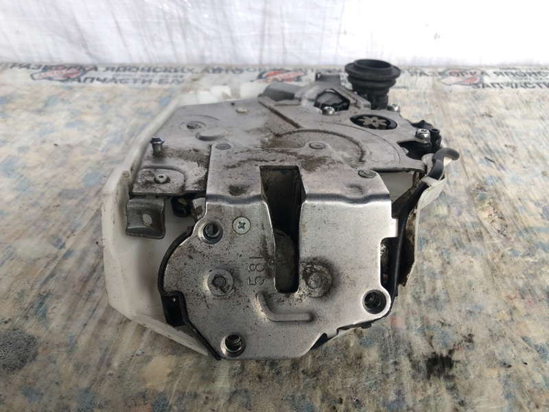 Замок двери боковой задний левый TOYOTA SIENNA 11-16 Минивэн 3.5 2GR-FE