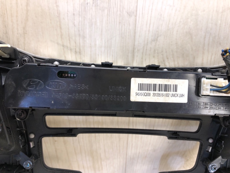 Накладка торпедо центр. SONATA YF 10-14 2012 YF 2.4 G4KK