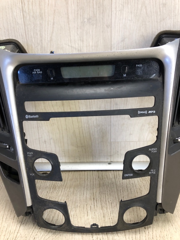 Накладка торпедо центр. SONATA YF 10-14 2012 YF 2.4 G4KK