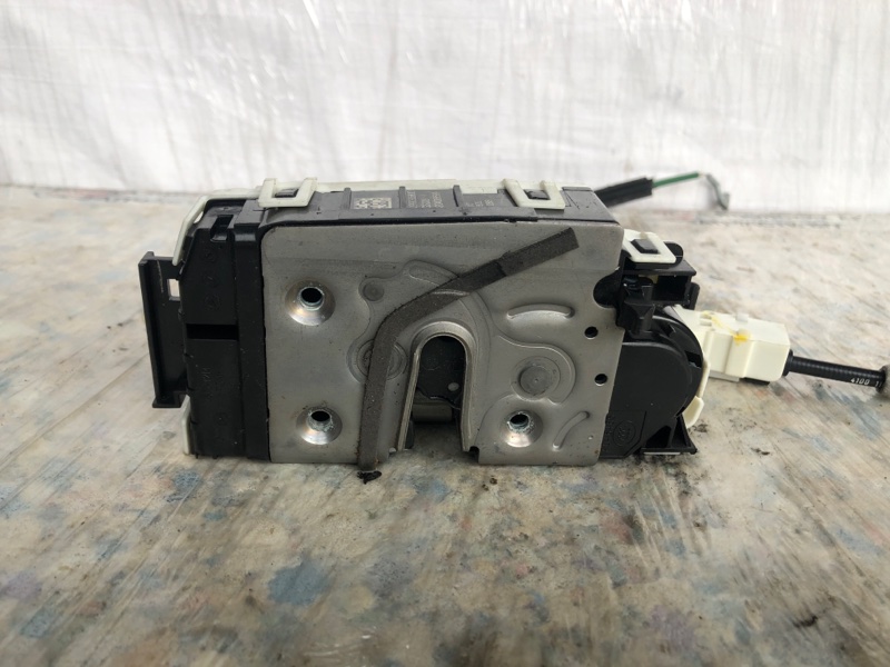 Замок двери задний правый QX30 16-20 2019 Внедорожник 2.0 20PET