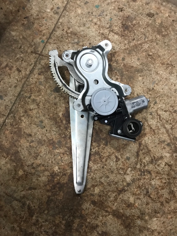 Стеклоподъемник задний правый RAV4 05-12