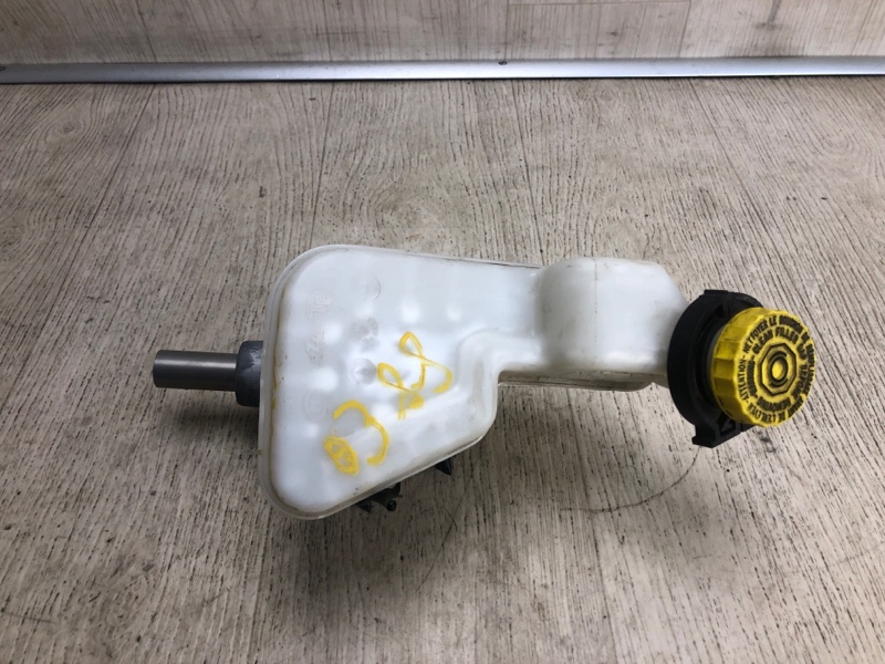 Запчасть главный тормозной цилиндр JEEP PATRIOT 10-17 2015 MK74 2.4 ED3 5175093AA Б/У Главный тормозной цилиндр JEEP PATRIOT 10-17 2015 MK74 2.4 ED3 5175093AA Б/У