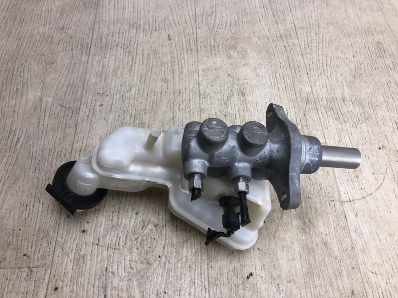 Главный тормозной цилиндр PATRIOT 10-17 2015 MK74 2.4 ED3 Главный тормозной цилиндр PATRIOT 10-17 2015 MK74 2.4 ED3