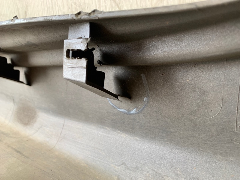 Накладка порога наружная правая 200 14-16 2016 UF 2.4 ED6