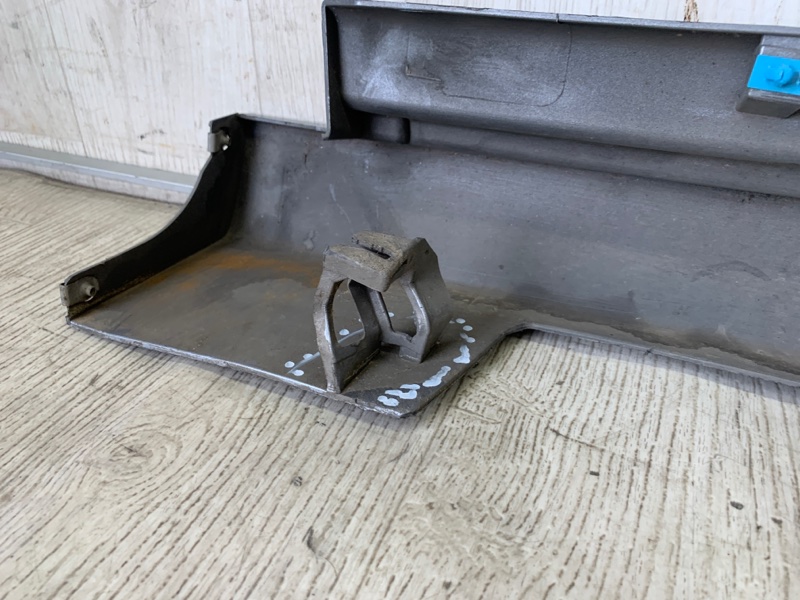 Накладка порога наружная правая 200 14-16 2016 UF 2.4 ED6