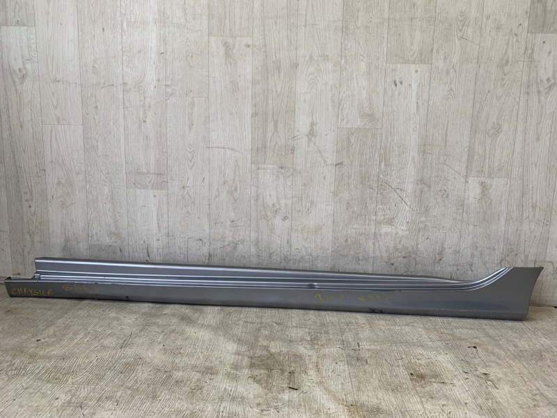 Накладка порога наружная левая CHRYSLER 200 14-16 2016 UF 2.4 ED6 1VQ09 JSCAF Б/У