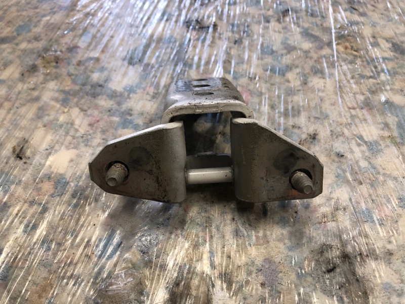 Петля двери нижняя передняя правая GALANT 03-12 2012 Седан 2.4 4G69