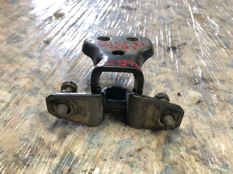 Петля двери нижняя задняя левая OUTLANDER 03-07 2006 Внедорожник 2.4 4G69 Петля двери нижняя задняя левая OUTLANDER 03-07 2006 Внедорожник 2.4 4G69