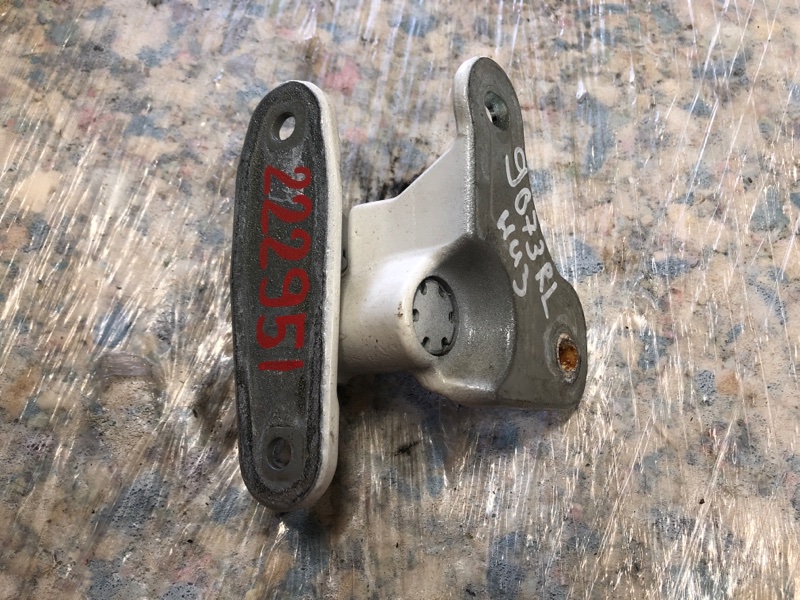 Петля двери нижняя задняя левая QX30 16-20 2019 Внедорожник 2.0 20PET Петля двери нижняя задняя левая QX30 16-20 2019 Внедорожник 2.0 20PET