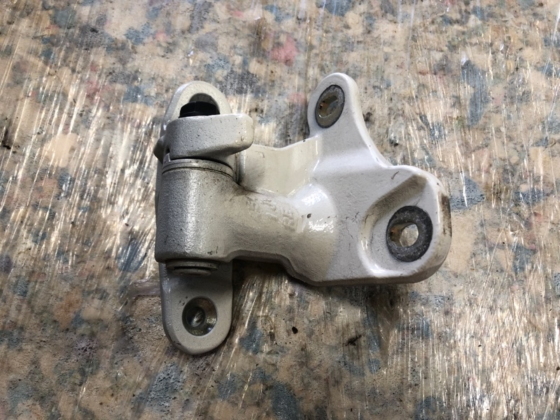 Петля двери нижняя задняя правая INFINITI QX30 16-20 2019 Внедорожник 2.0 20PET 82420-5DA0A Б/У