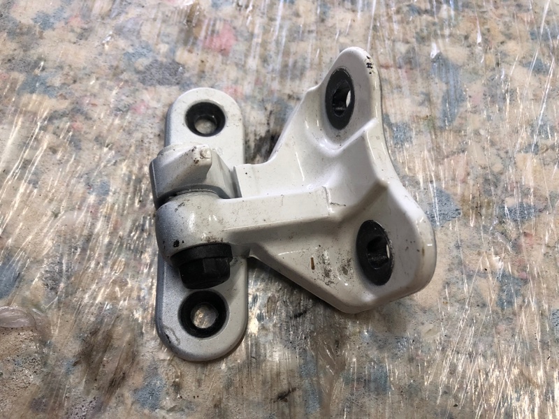 Петля двери верхняя задняя правая INFINITI QX30 16-20 2019 Внедорожник 2.0 20PET 82400-5DA0A Б/У