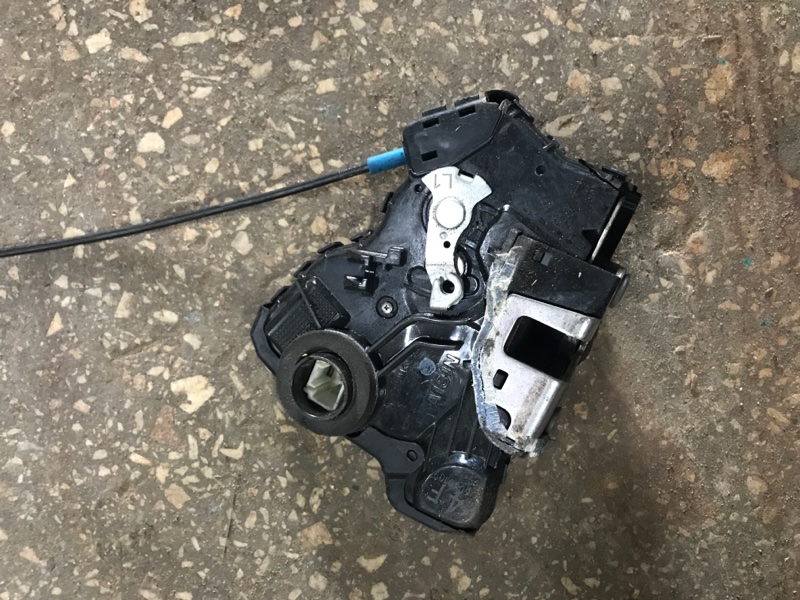 Замок двери передний левый CAMRY 40 06-11