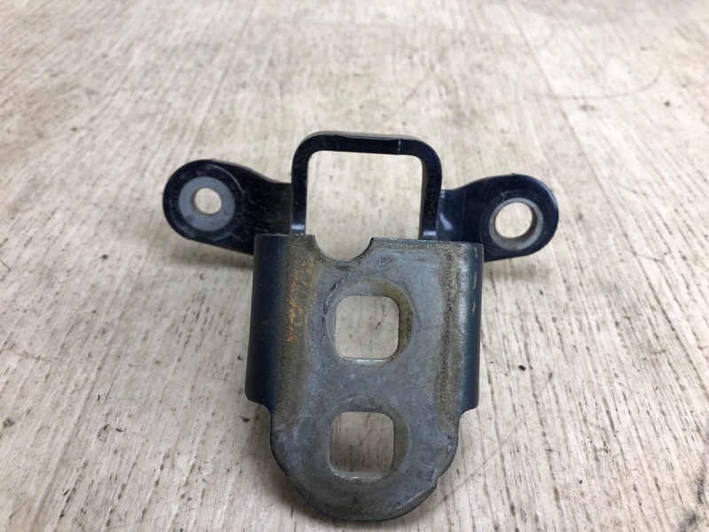 Петля двери верхняя задняя правая PATRIOT 10-17 2015 MK74 2.4 ED3 Петля двери верхняя задняя правая PATRIOT 10-17 2015 MK74 2.4 ED3