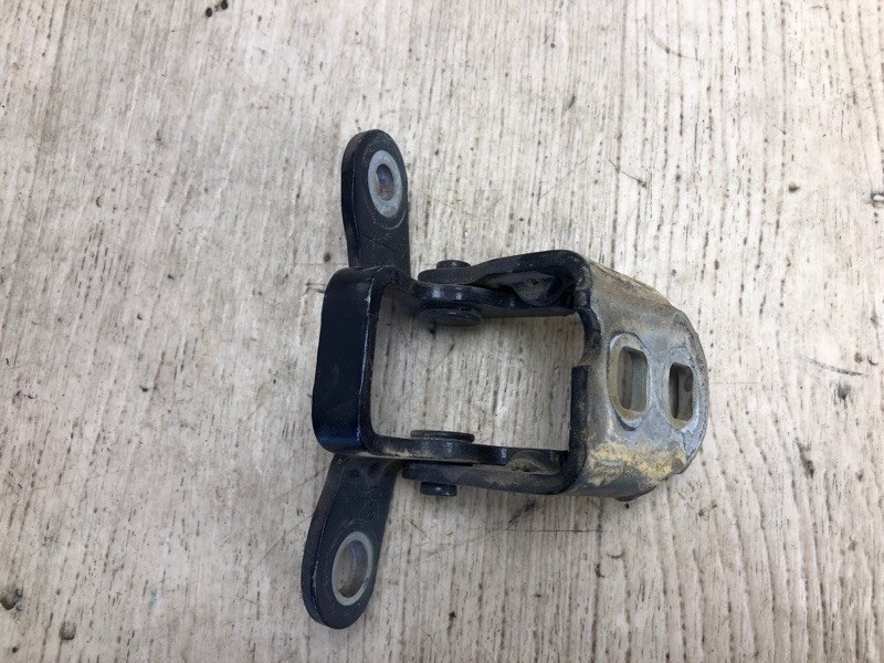 Запчасть петля двери верхняя передняя левая JEEP PATRIOT 10-17 2015 MK74 2.4 ED3 5074257AB Б/У Петля двери верхняя передняя левая JEEP PATRIOT 10-17 2015 MK74 2.4 ED3 5074257AB Б/У