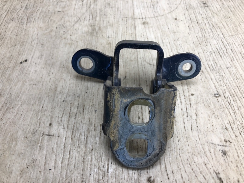 Петля двери верхняя передняя левая PATRIOT 10-17 2015 MK74 2.4 ED3 Петля двери верхняя передняя левая PATRIOT 10-17 2015 MK74 2.4 ED3