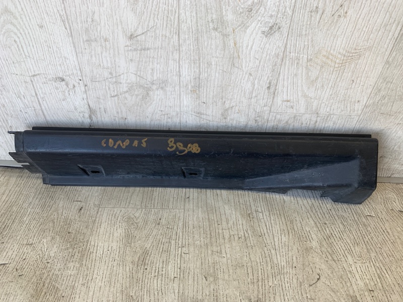 Запчасть накладка порога наружная задняя левая JEEP COMPASS 06-16 2013 MK49 2.4 ED3 5116129AC Б/У Накладка порога наружная задняя левая JEEP COMPASS 06-16 2013 MK49 2.4 ED3 5116129AC Б/У