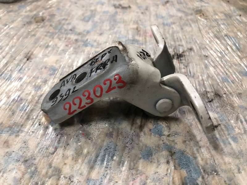 Петля двери верхняя передняя правая TOYOTA AVALON 05-12 Седан 3.5 2GR-FE Петля двери верхняя передняя правая TOYOTA AVALON 05-12 Седан 3.5 2GR-FE