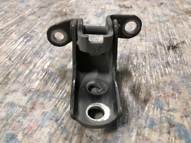 Петля двери верхняя передняя левая MDX (YD2) 06-13 2010 Внедорожник 3.7 J37A1 Петля двери верхняя передняя левая MDX (YD2) 06-13 2010 Внедорожник 3.7 J37A1