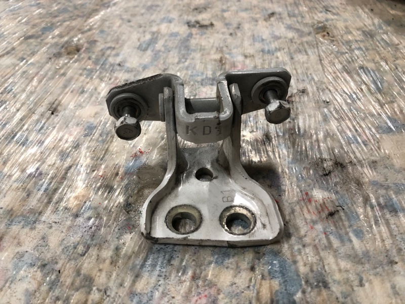 Петля двери верхняя задняя левая MITSUBISHI GALANT 03-12 Седан 2.4 4G69