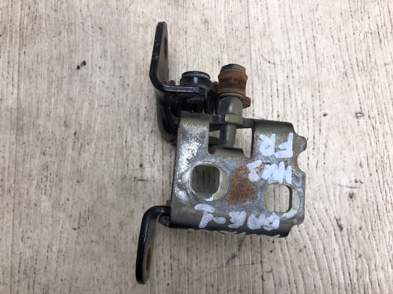 Запчасть петля двери нижняя передняя правая JEEP PATRIOT 10-17 2015 MK74 2.4 ED3 5115712AI Б/У Петля двери нижняя передняя правая JEEP PATRIOT 10-17 2015 MK74 2.4 ED3 5115712AI Б/У