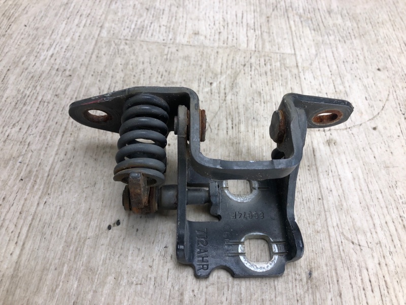 Петля двери нижняя передняя правая JEEP PATRIOT 10-17 MK74 2.4 ED3 Петля двери нижняя передняя правая JEEP PATRIOT 10-17 MK74 2.4 ED3