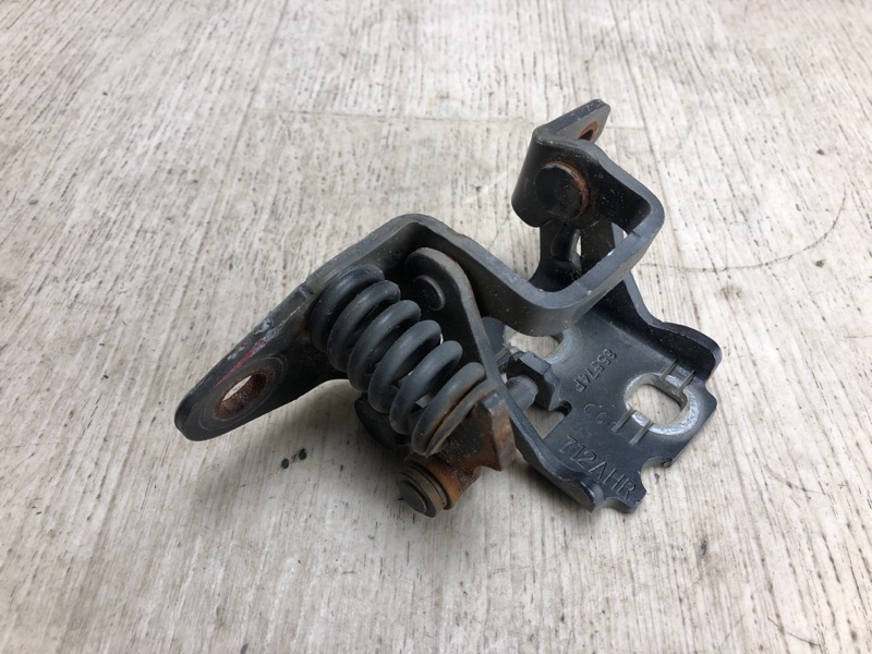 Петля двери нижняя передняя правая PATRIOT 10-17 2015 MK74 2.4 ED3 Петля двери нижняя передняя правая PATRIOT 10-17 2015 MK74 2.4 ED3