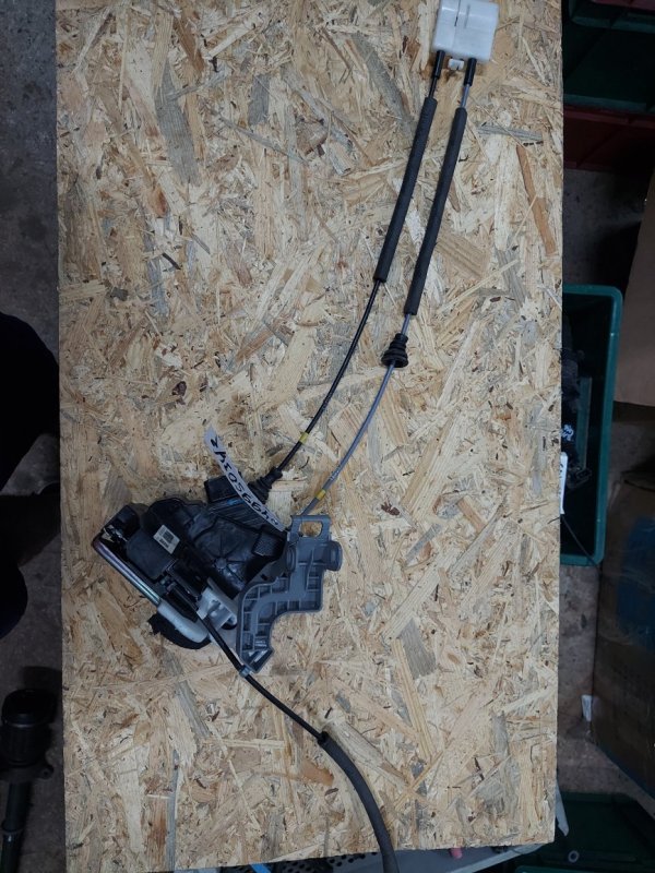 Замок двери задний левый HYUNDAI ELANTRA MD 10-15 81410-3X010 Б/У