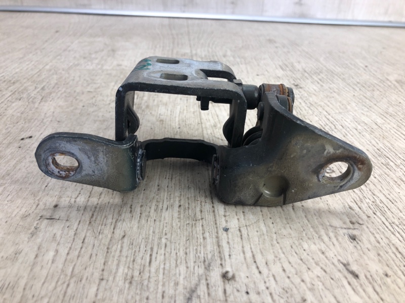 Петля двери нижняя задняя левая JEEP PATRIOT 10-17 MK74 2.0 ECN Петля двери нижняя задняя левая JEEP PATRIOT 10-17 MK74 2.0 ECN