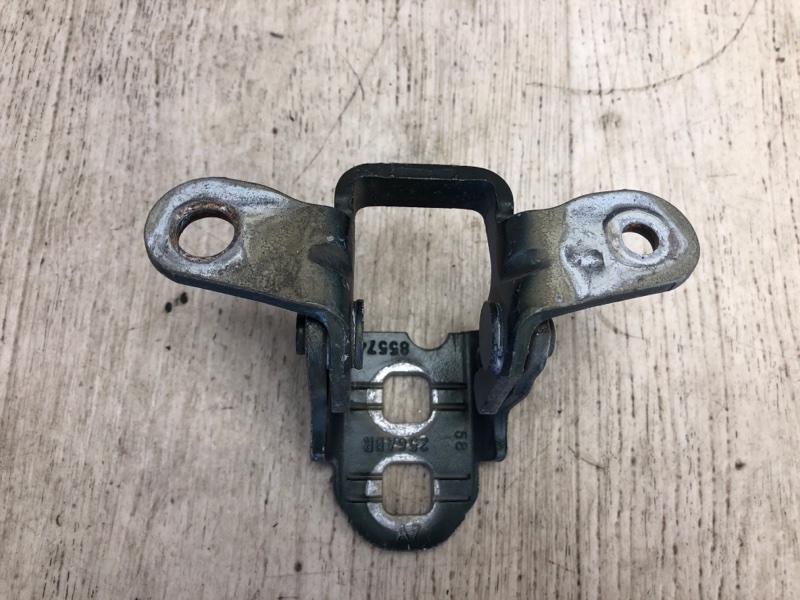 Петля двери верхняя передняя правая PATRIOT 10-17 2010 MK74 2.0 ECN Петля двери верхняя передняя правая PATRIOT 10-17 2010 MK74 2.0 ECN