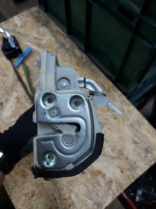 Замок двери задний левый MAZDA CX-5 (KE) 11-17