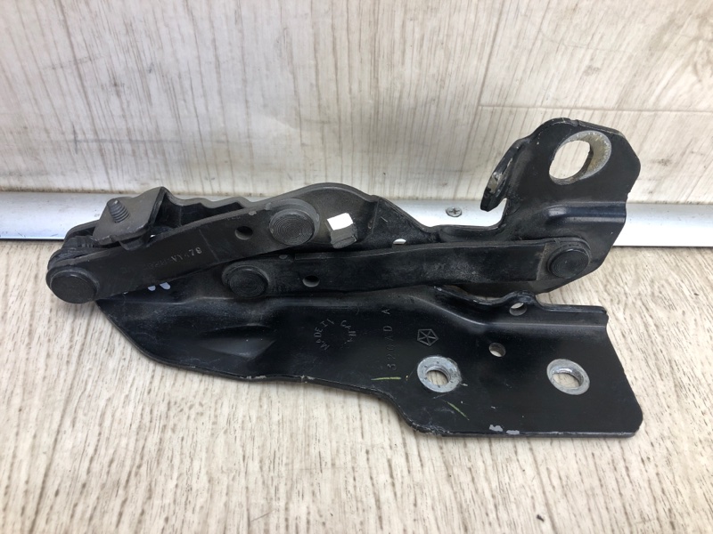 Петля капота правая COMPASS 06-16 2014 MK49 2.0 ECN Петля капота правая COMPASS 06-16 2014 MK49 2.0 ECN