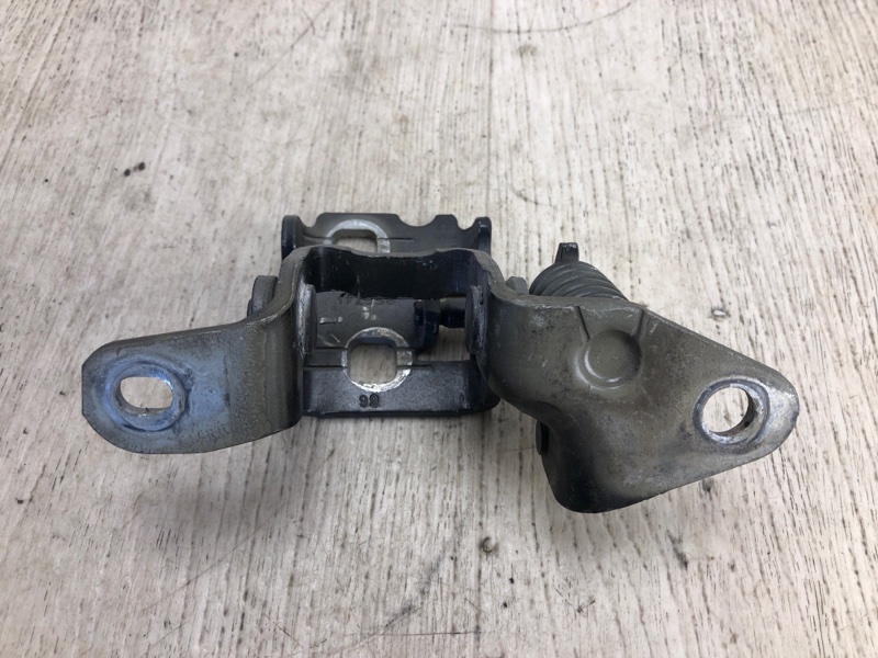 Петля двери нижняя передняя правая JEEP COMPASS 06-16 MK49 2.0 ECN Петля двери нижняя передняя правая JEEP COMPASS 06-16 MK49 2.0 ECN