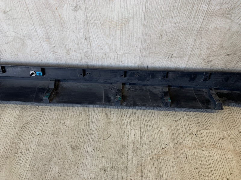 Накладка порога наружная левая CHEROKEE 14- 2017 KL 2.4 ED6 Накладка порога наружная левая CHEROKEE 14- 2017 KL 2.4 ED6